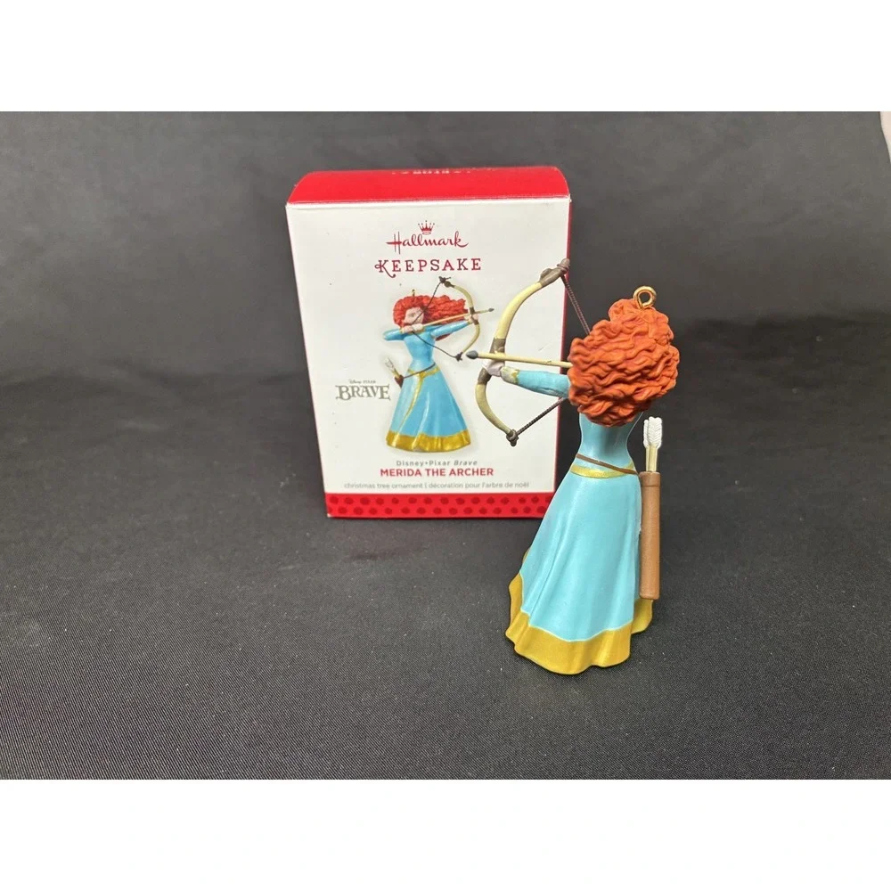 2013 Hallmark Keepsake Disney Pixar Brave Merida The Archer Ornament QXD6822